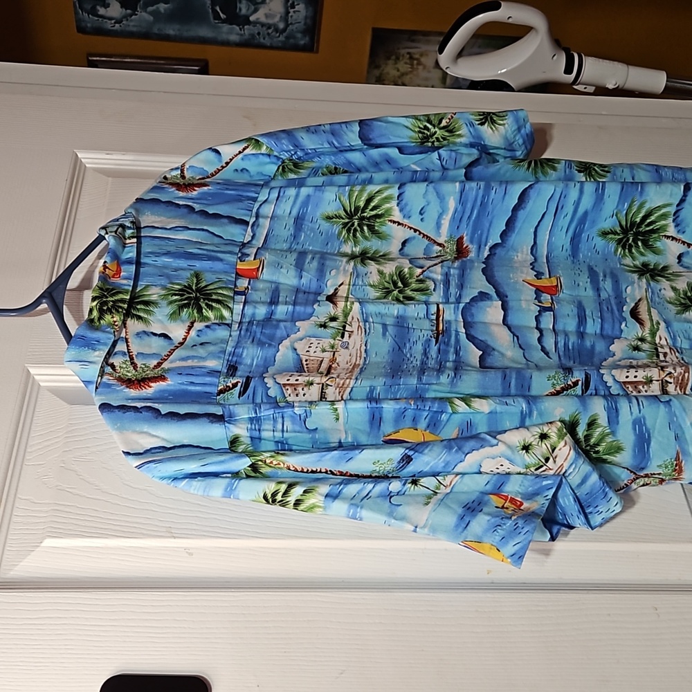 OCEAN CURRENT Tropical button-down shirt EUC - Picture 3 of 3